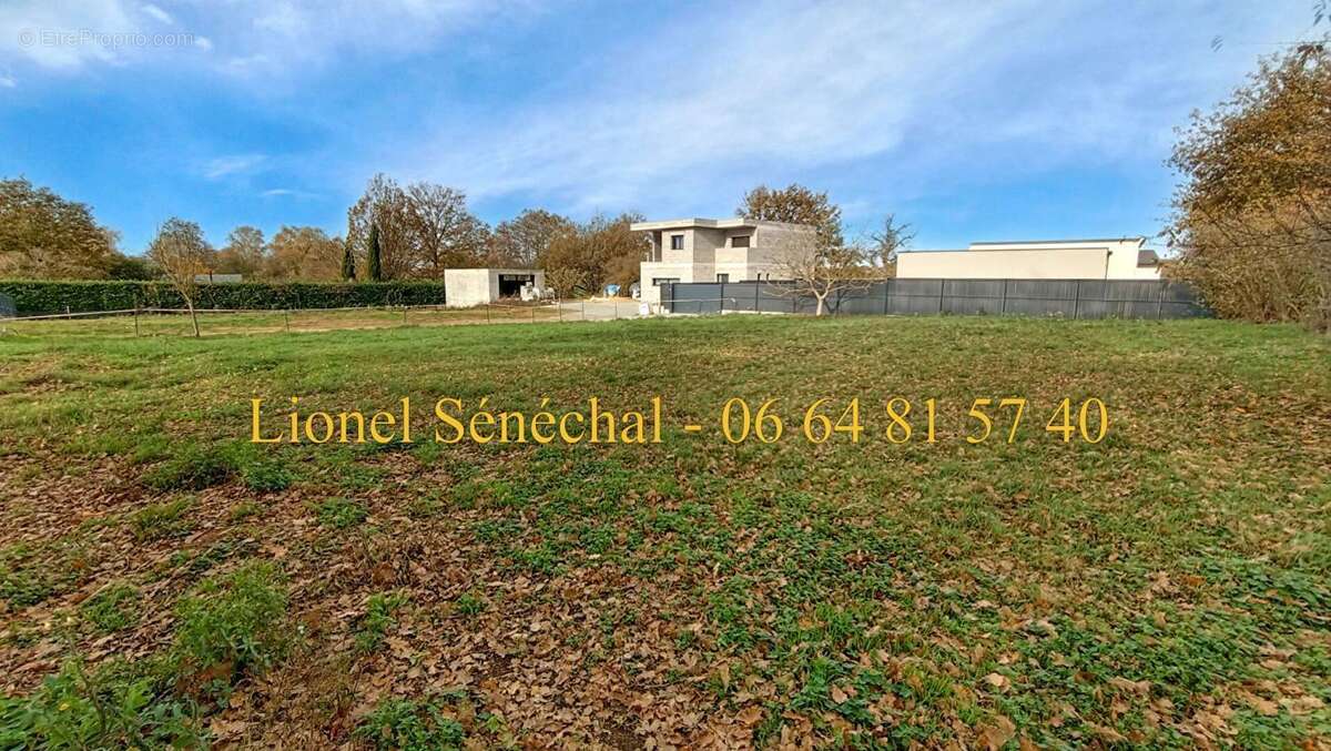 Terrain à JOUE-L'ABBE