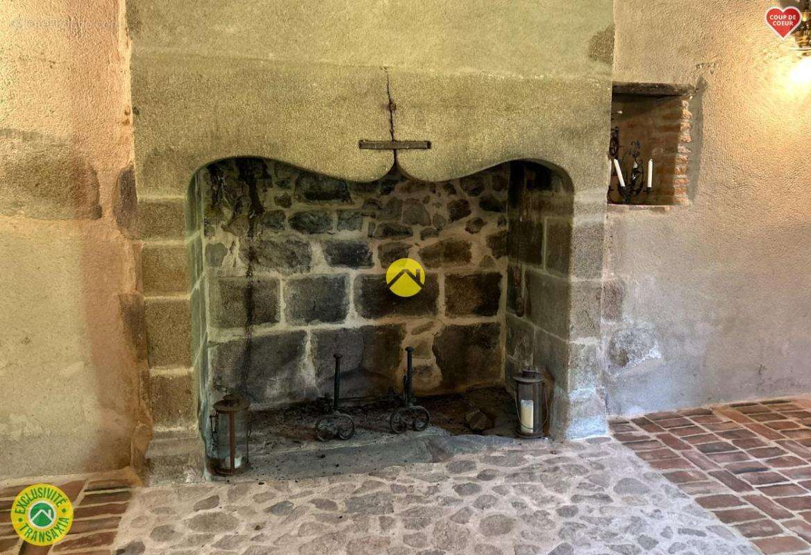 Maison à MONTAIGUT-LE-BLANC