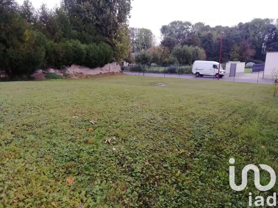 Photo 2 - Terrain à ISSE