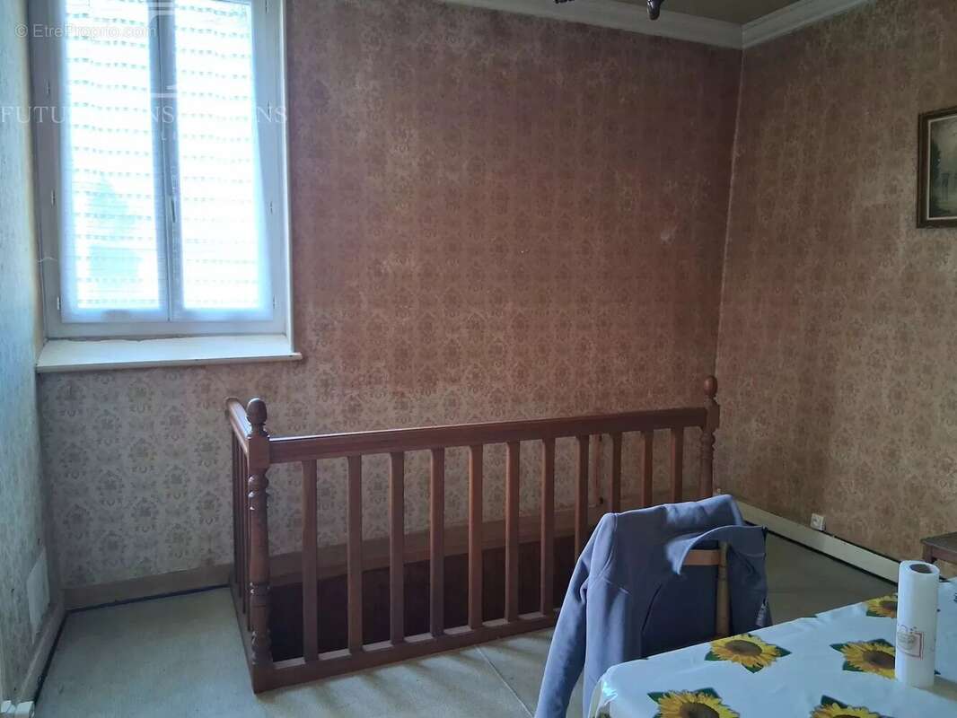 Maison à JAVERLHAC-ET-LA-CHAPELLE-SAINT-ROBERT