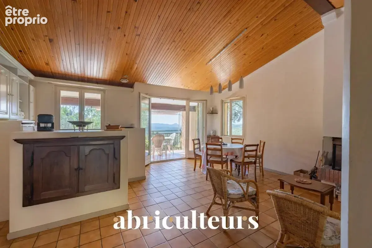 Maison familiale à fort potentiel de 150 m² – Vue panoramique – Piscine et jardin arboré – Seillans - photo 6