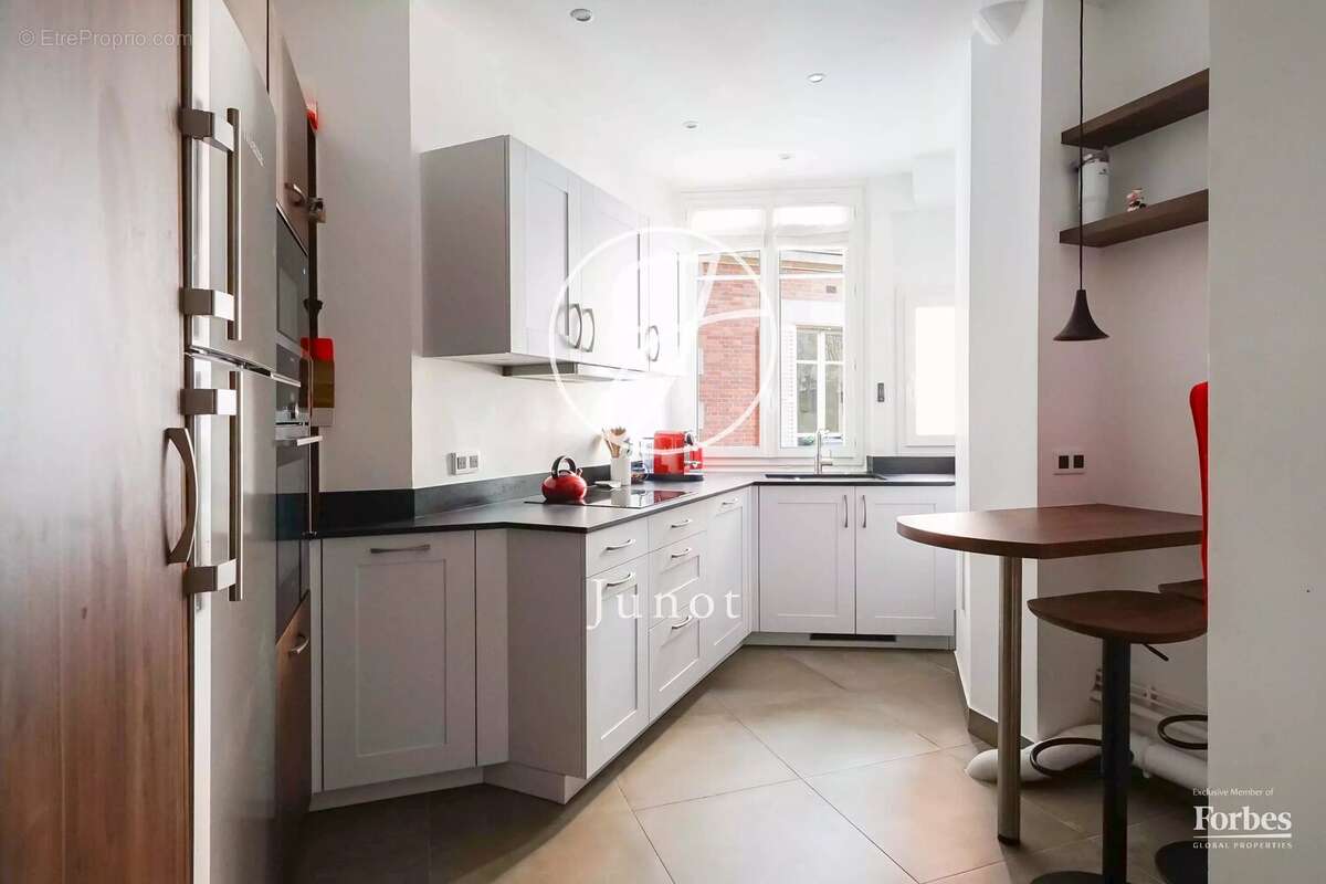 Appartement à PARIS-7E