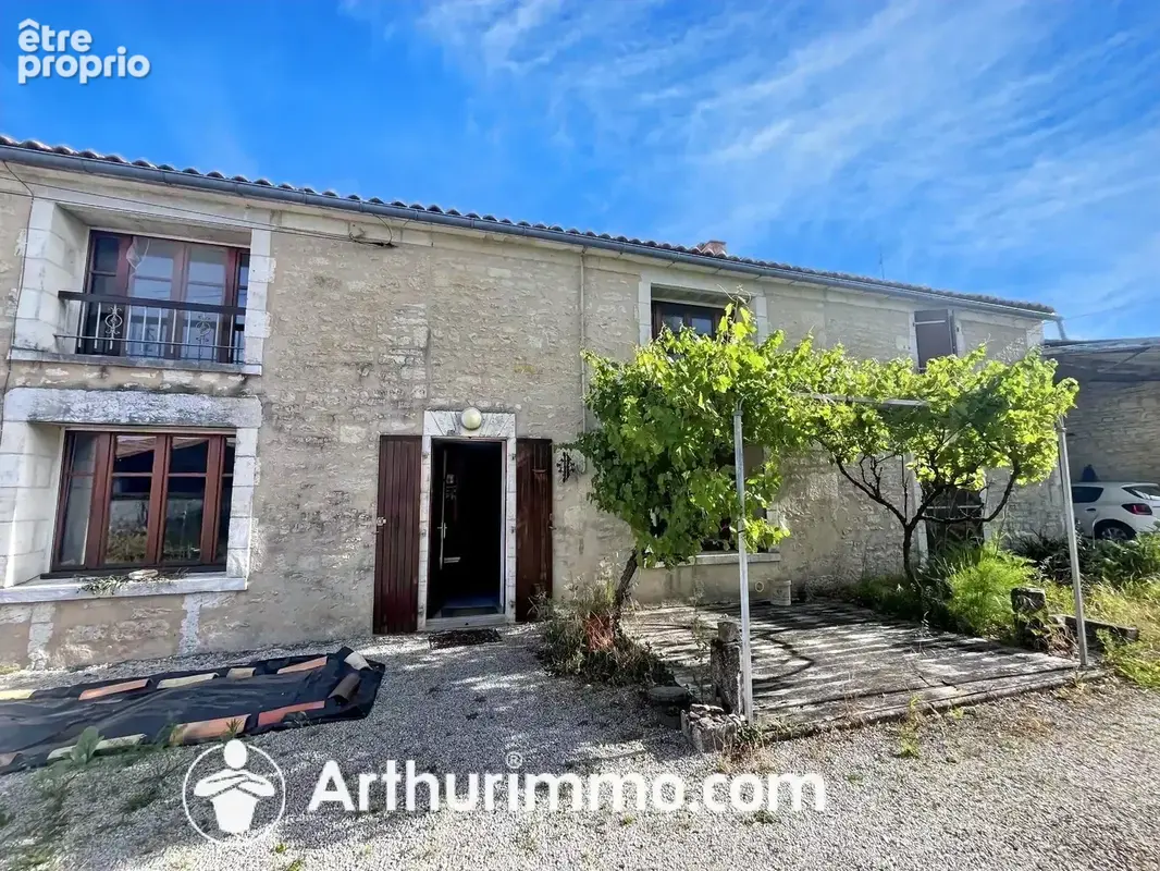 Photo Maison à Villeneuve-La-Comtesse au prix de 188 000€