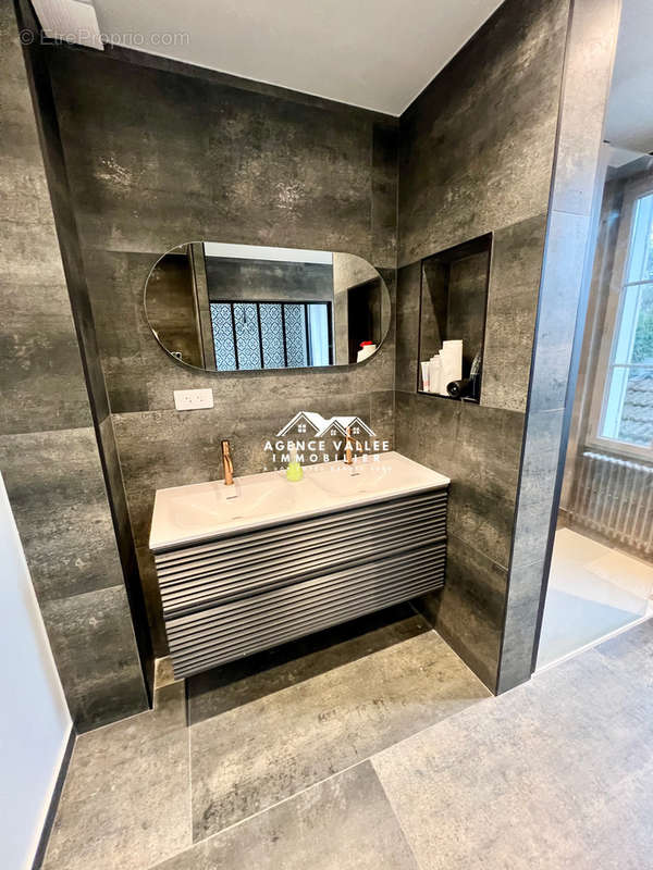 Maison à SAINT-PIERRE-DU-PERRAY