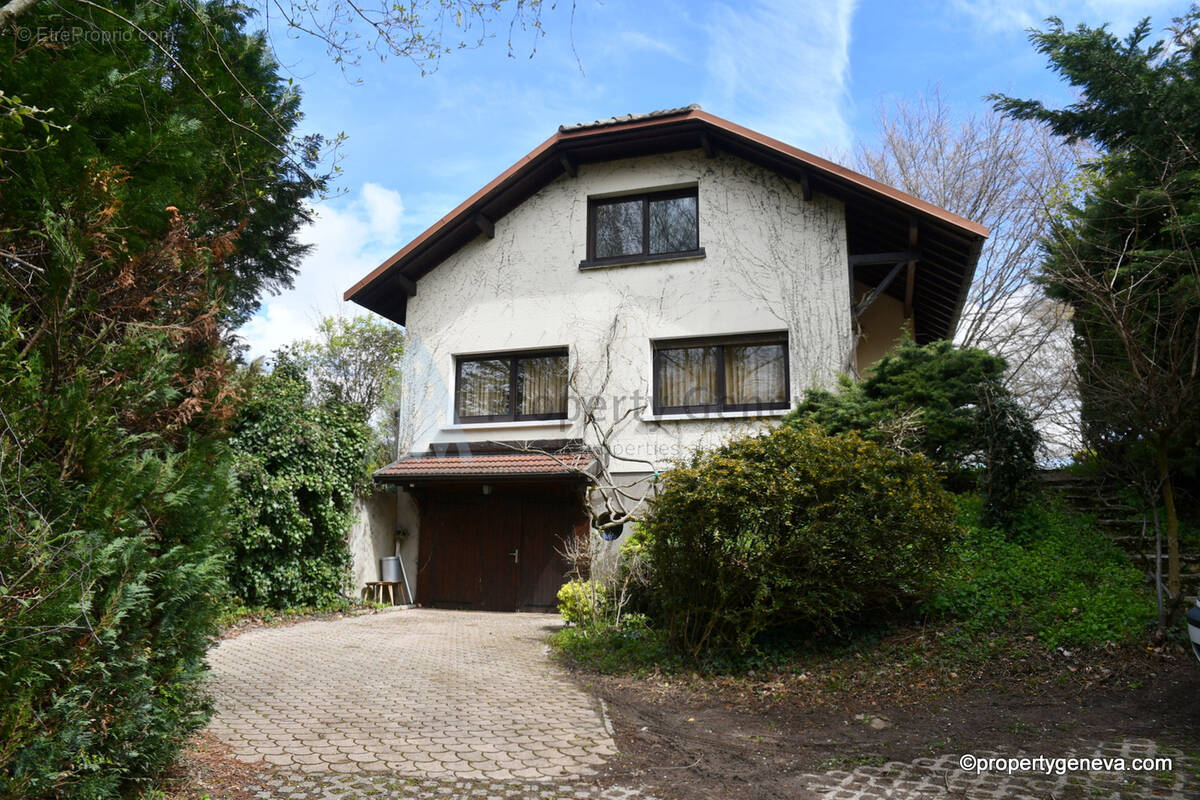 Maison à PERON