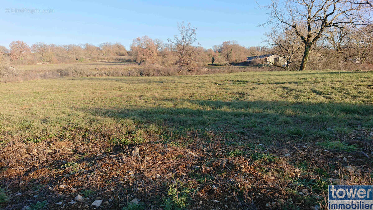 Terrain à VILLENEUVE