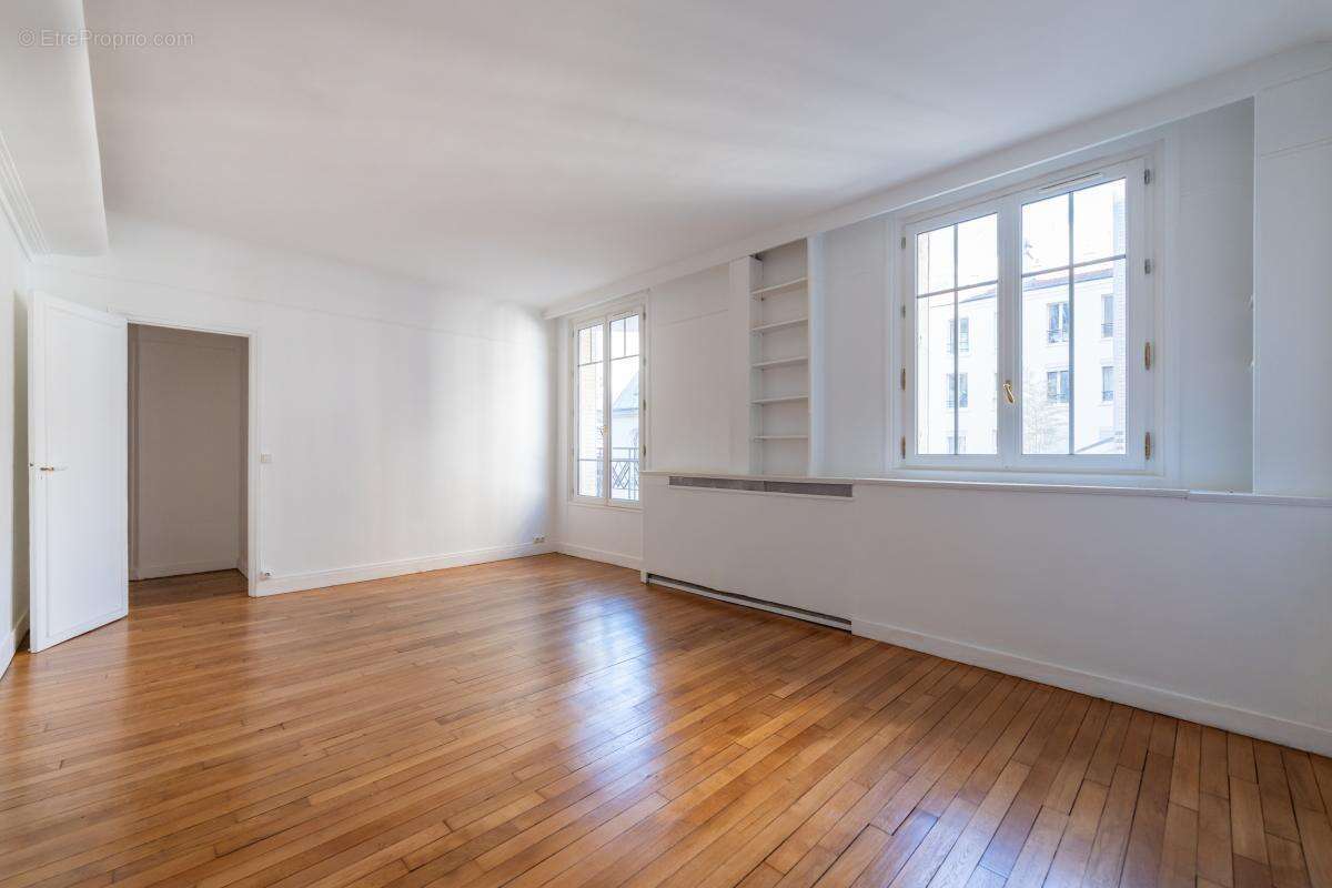 Appartement à PARIS-14E