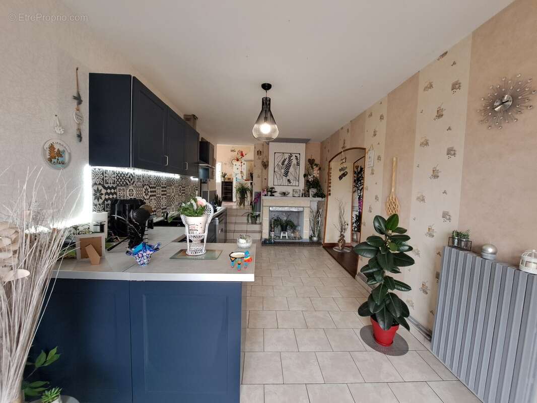 Maison à NEUVICQ