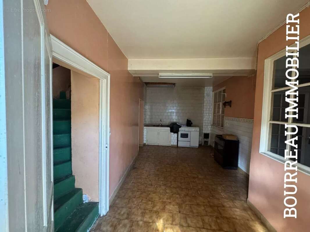 Maison à LA CELLE-SAINT-CYR