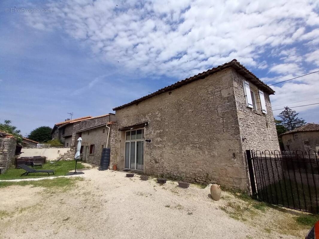 Maison à SAUZE-VAUSSAIS