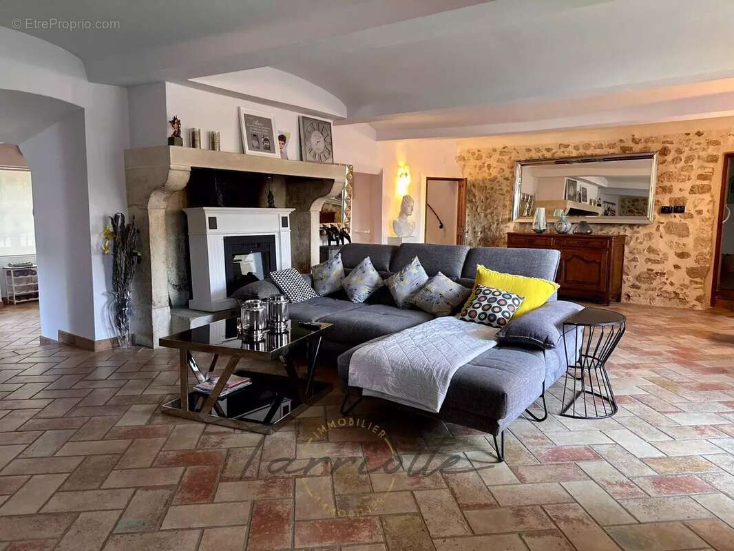 Maison à MONTELIMAR