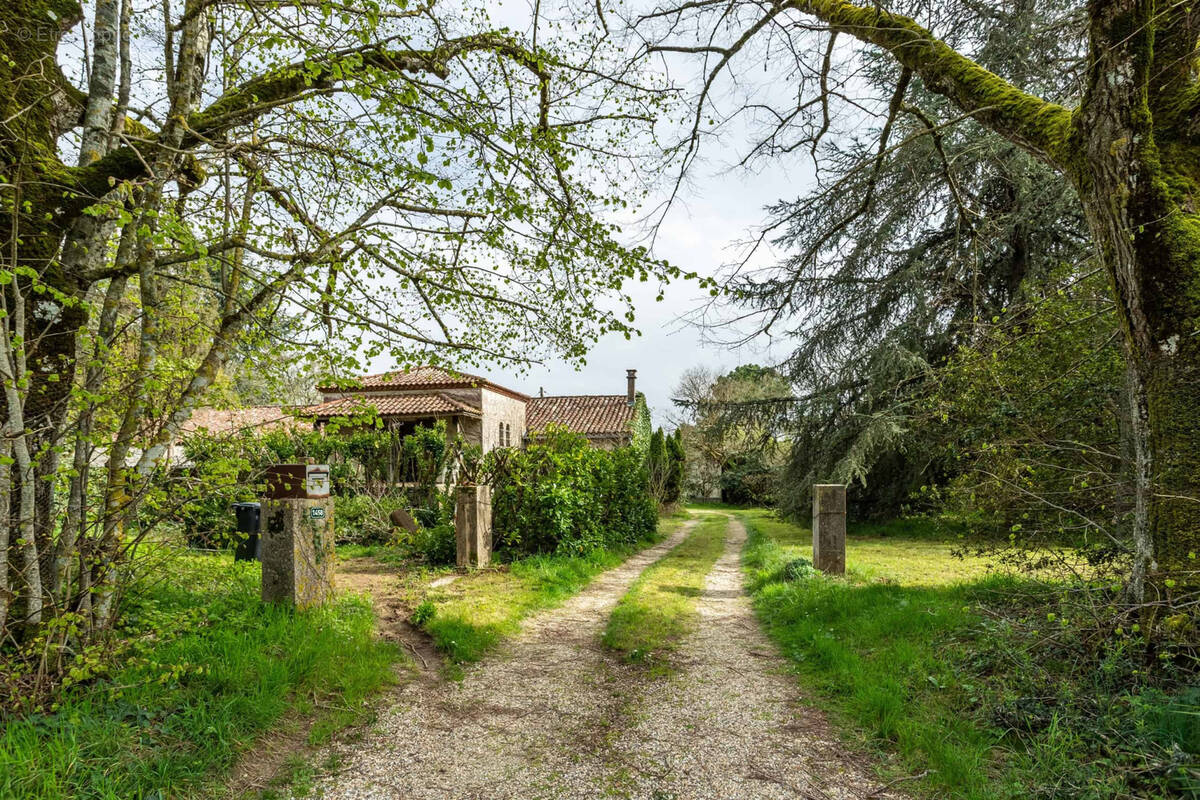 Maison à LAROQUE-TIMBAUT