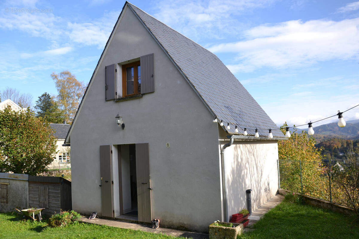 Maison à SAINT-SAUVES-D'AUVERGNE