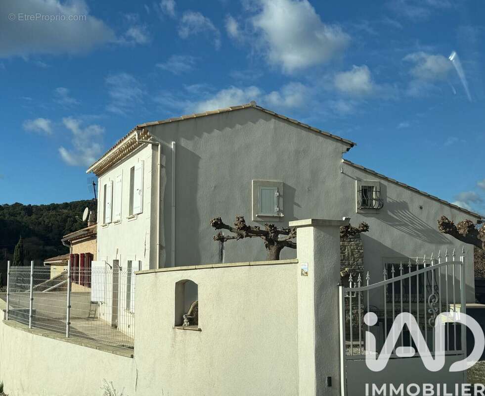 Photo 2 - Maison à LE CASTELLET