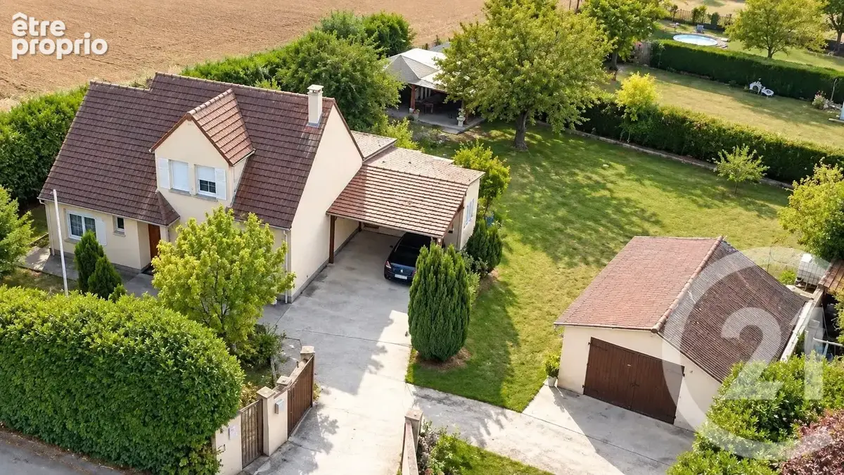 Photo Maison à Oulins au prix de 325 000€