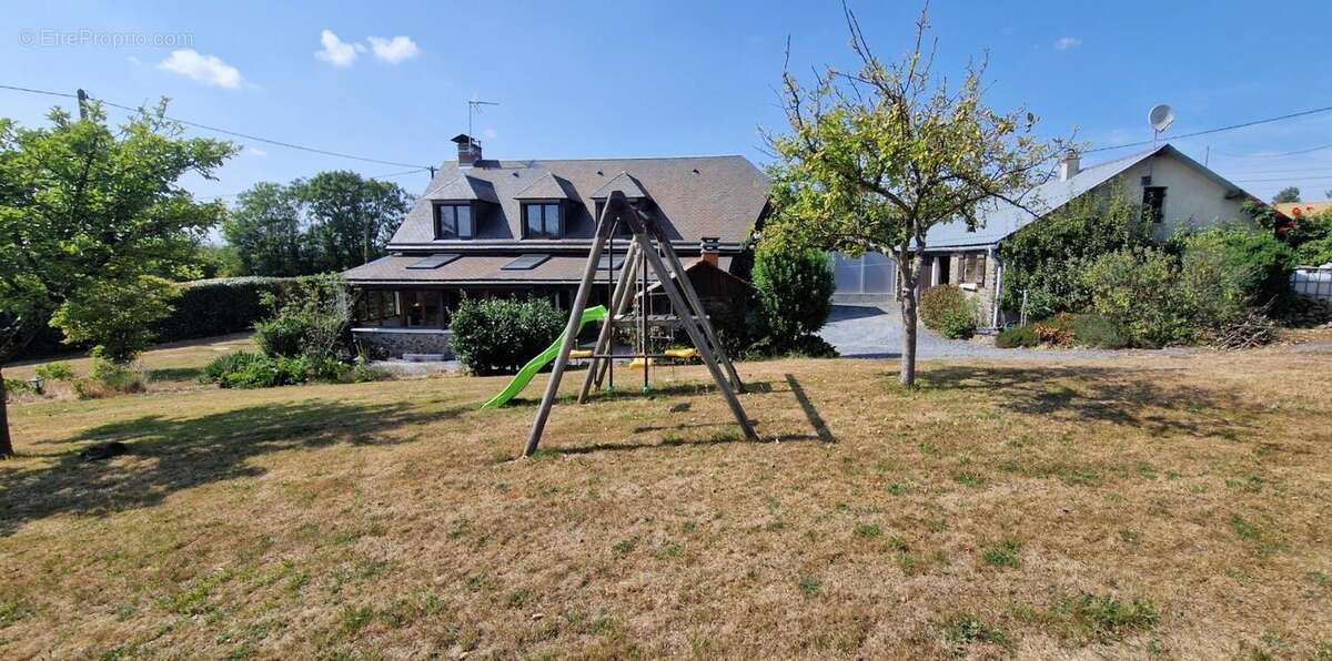  Coup de cœur à la campagne – Belle maison familiale 6 pièces de 140 m² avec véranda chauffée, dépendances, garages et jardin - photo 3