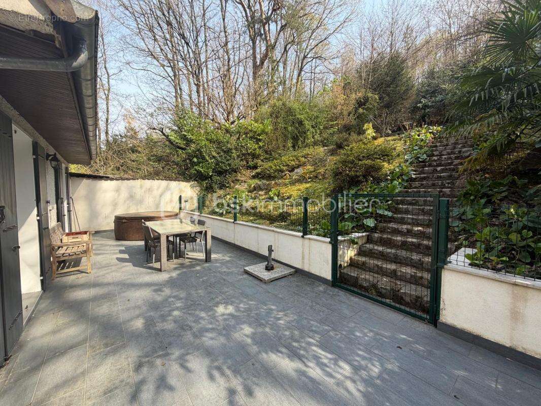 Maison à BURES-SUR-YVETTE