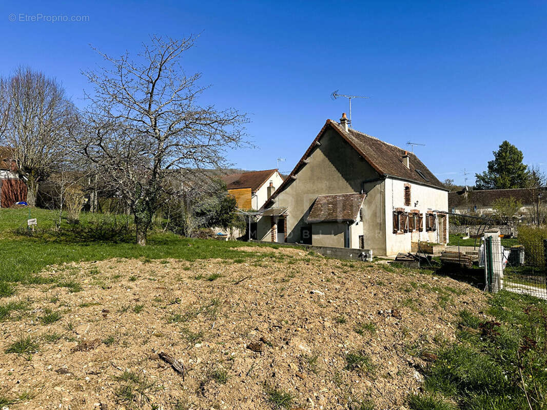 Maison à LA CELLE-SAINT-CYR