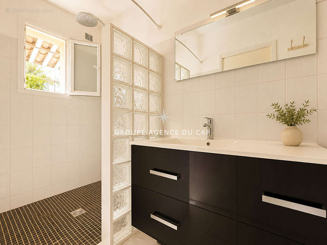 A vendre villa vue mer de plain pied aux issambres de 111m² avec 3 chambres piscine et garage - photo 9