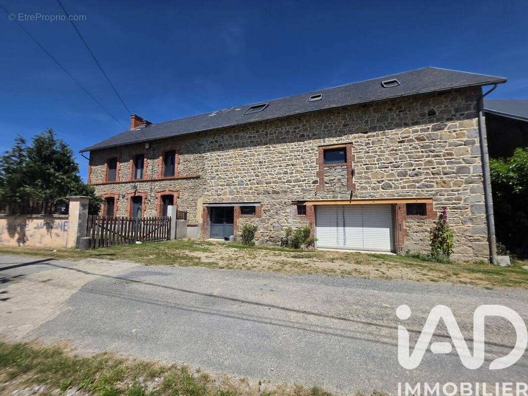 Photo 1 - Maison à SAINT-GERVAIS-D'AUVERGNE