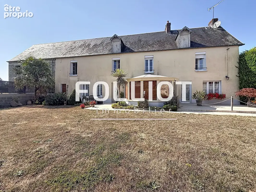 Maison à CONDE-SUR-VIRE