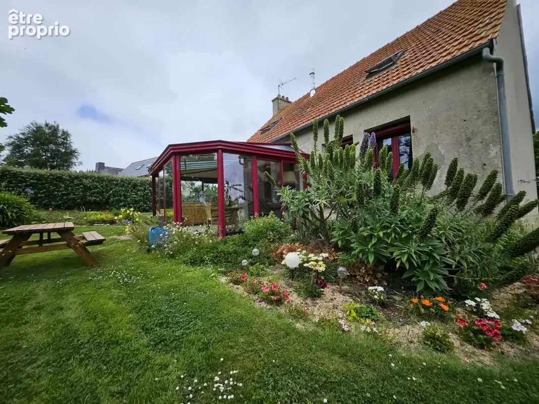 Maison d'habitation, une dépendance, un hangar et une prairie entre terre et mer - à Roscanvel en presqu'île de Crozon - photo 2