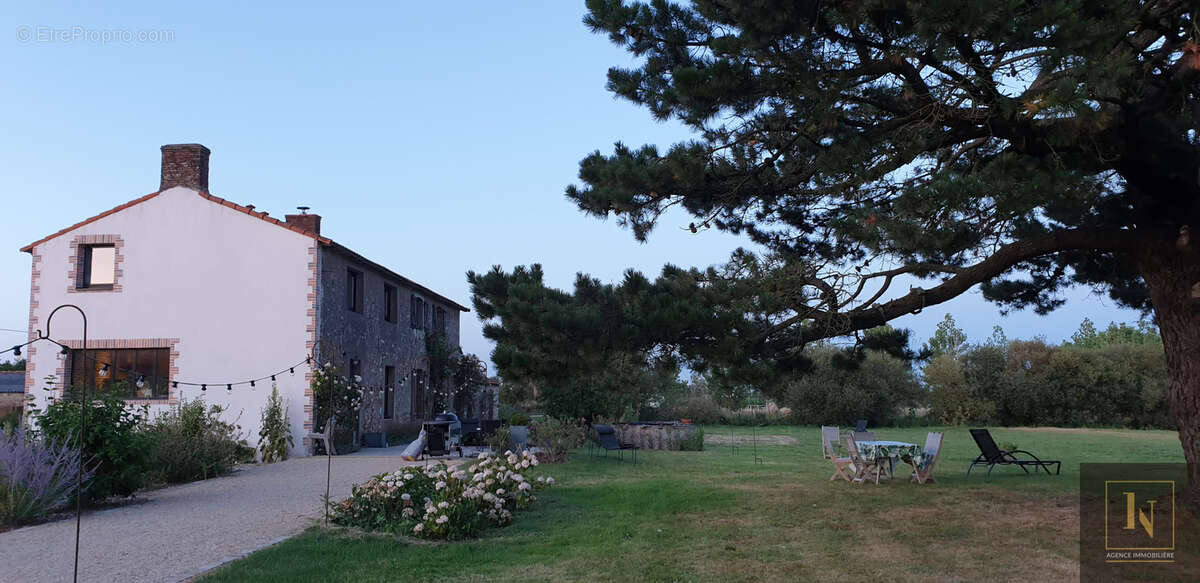 Chaumes-en-Retz - Maison en pierre 4 chambres - piscine et dépendances - photo 3