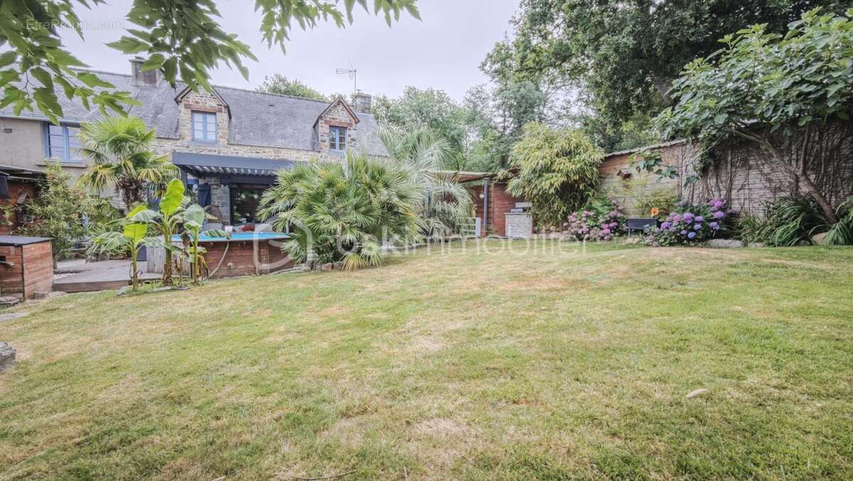 Maison à LA GACILLY