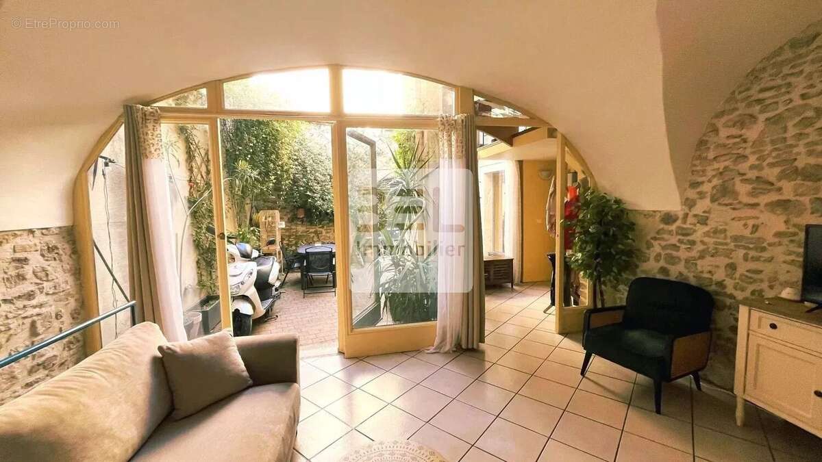 Maison à BAGNOLS-SUR-CEZE