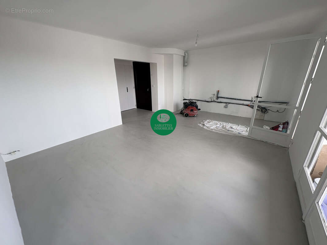 Appartement T4 à vendre Quartier Mar Vivo   La Seyne-sur-Mer (83) - photo 2
