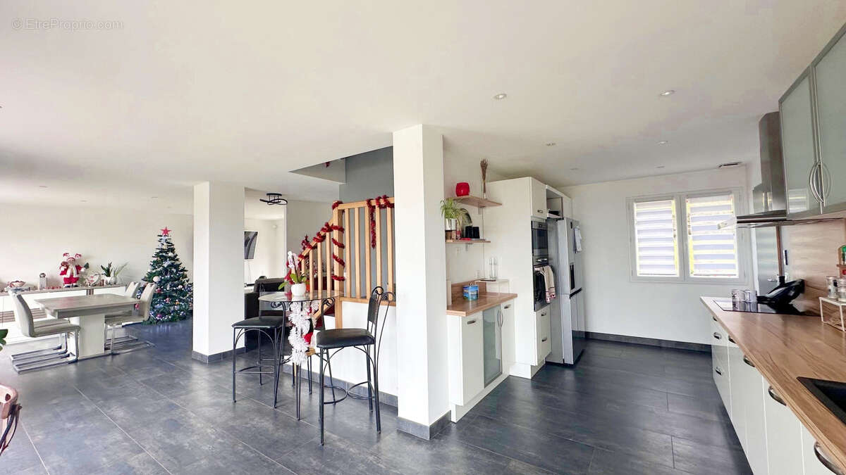 Maison à SAINT-CERGUES