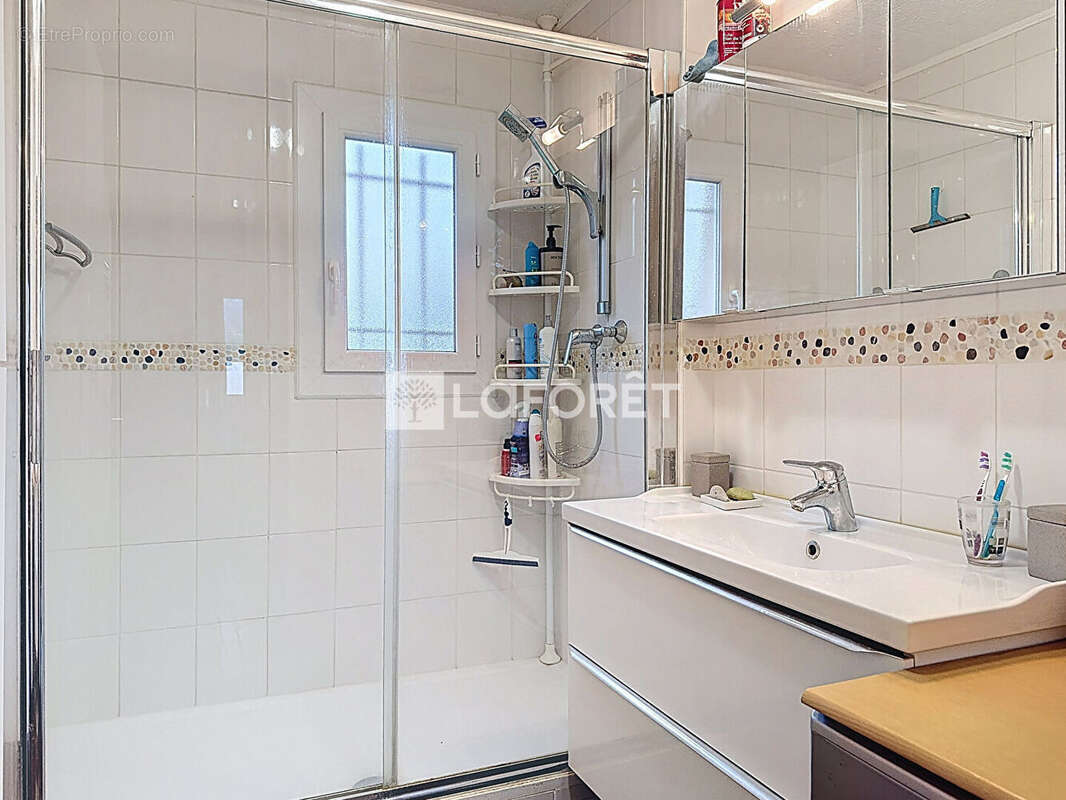 Maison à SAINT-ETIENNE-SUR-CHALARONNE