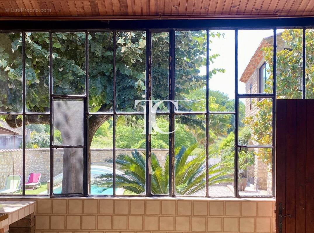 Mas 140m2 renove + 317 m2 dependances, piscine sur 3235 m2. - photo 12