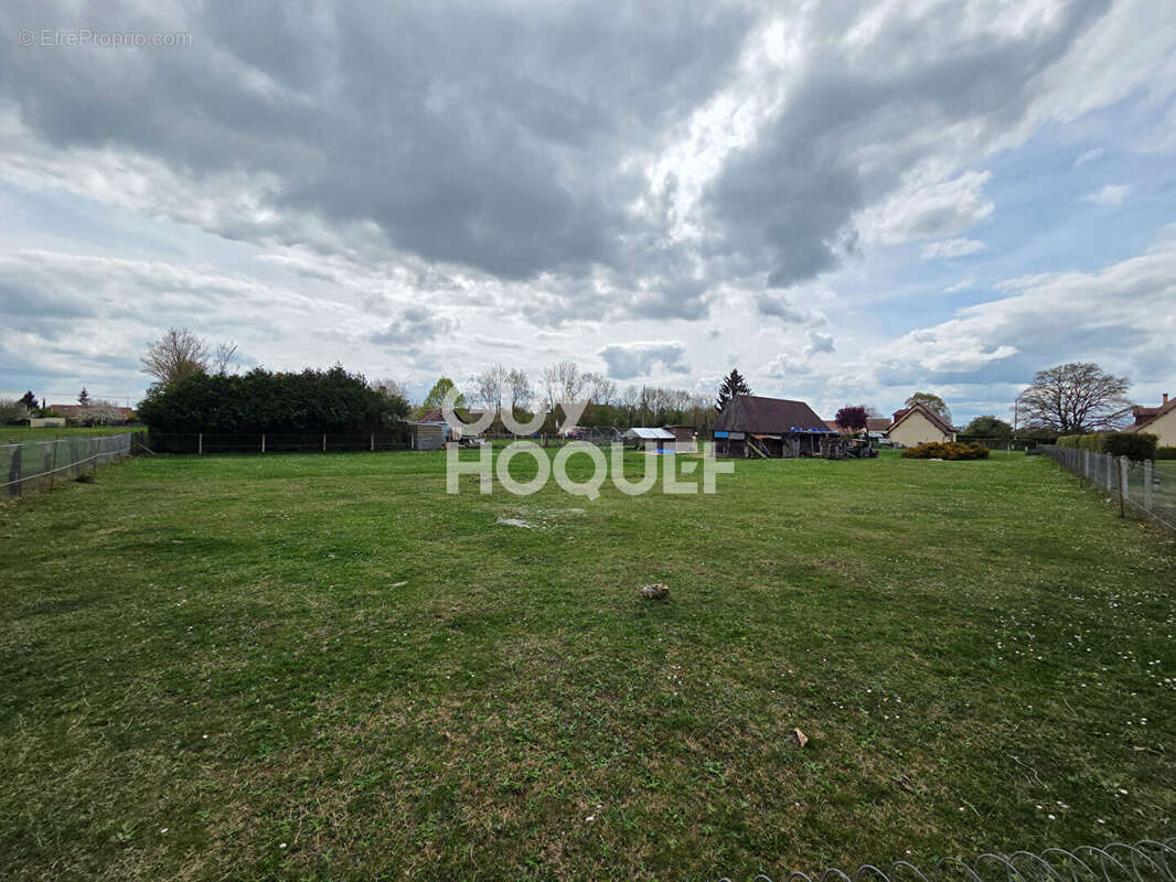 Terrain à CONDE-SUR-RISLE
