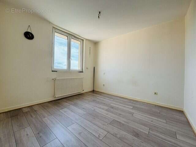 Appartement T3 dernier etage, vue . Garage - photo 7
