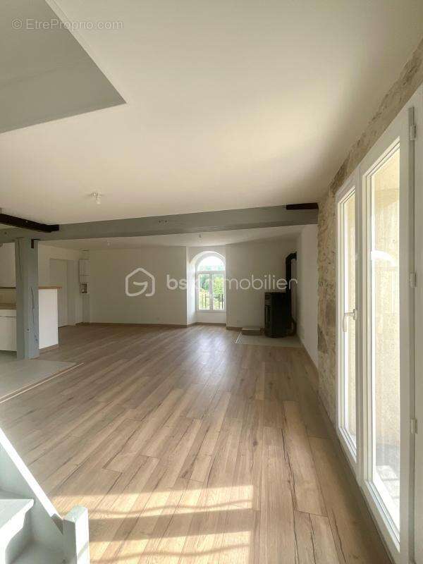 Appartement à VERNOU-LA-CELLE-SUR-SEINE