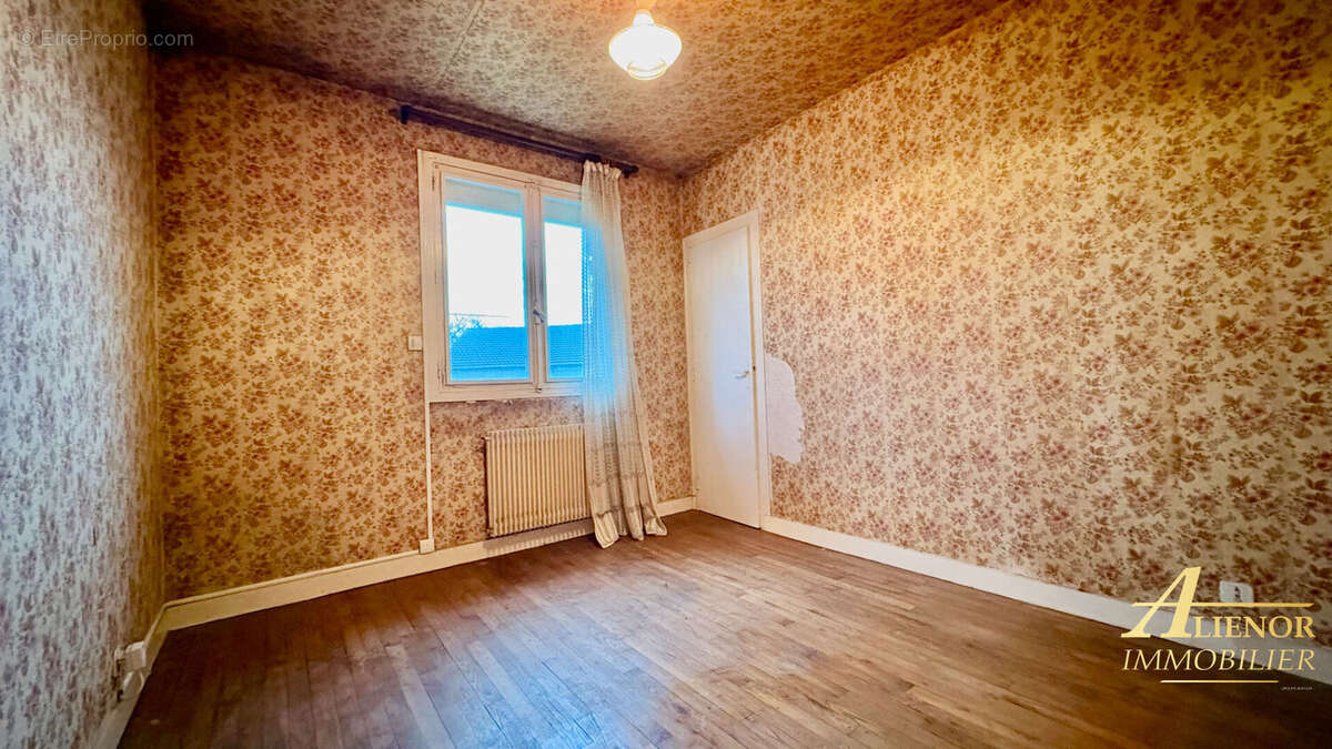 Maison à SAINT-LEON-SUR-L'ISLE