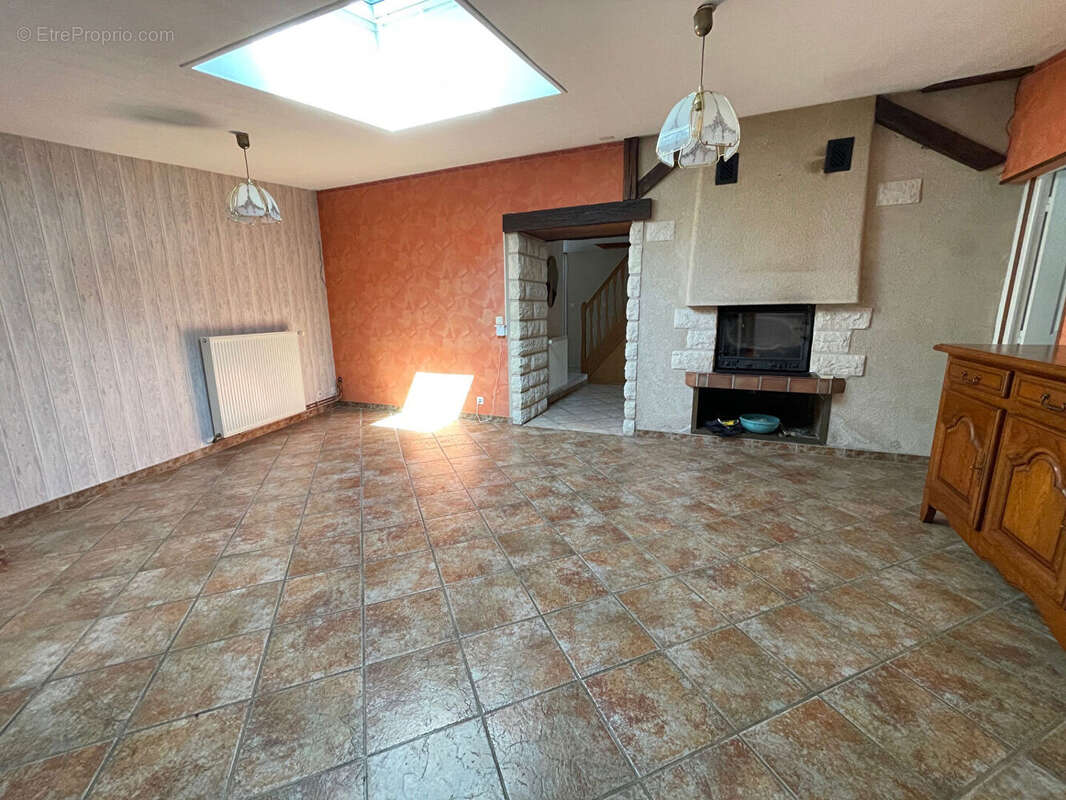 Maison à FONTAINE-LE-COMTE