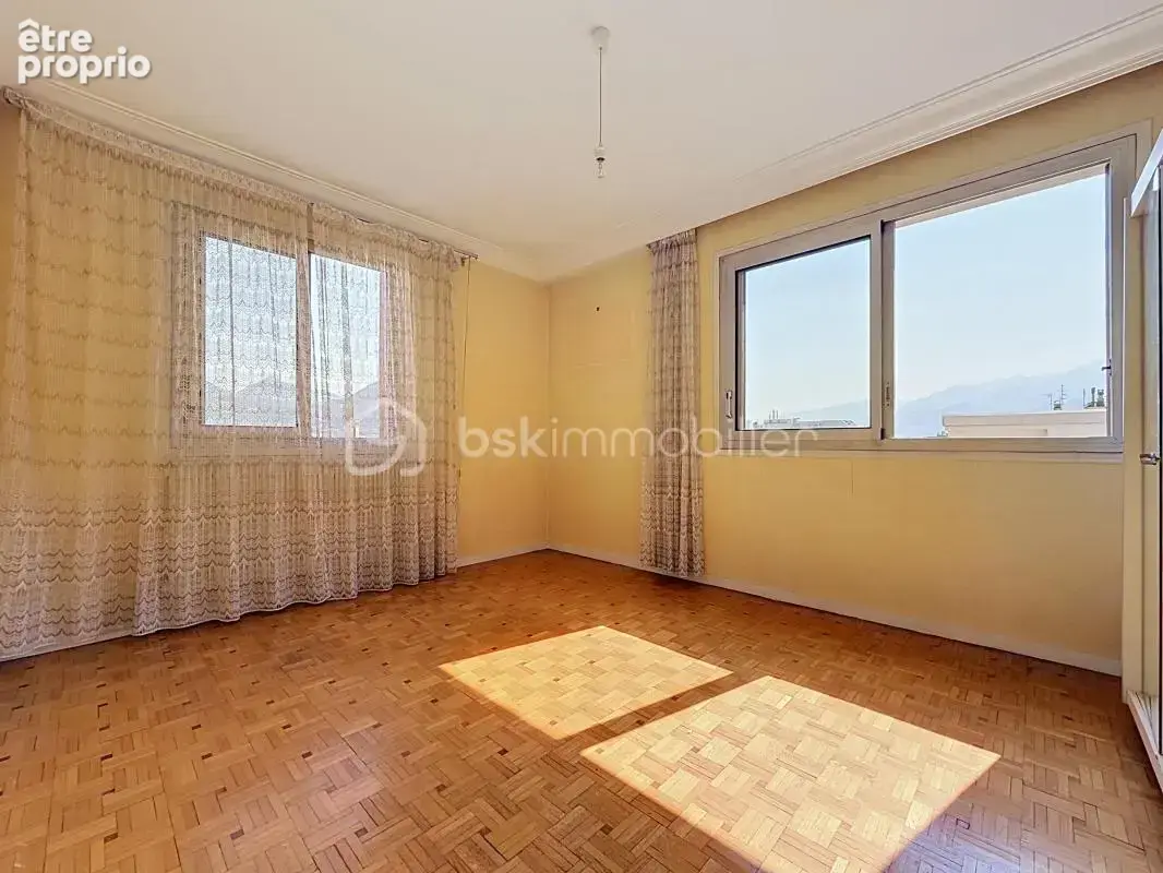 Appartement T5 (en T4) au DERNIER ÉTAGE avec balcon + cave - photo 5