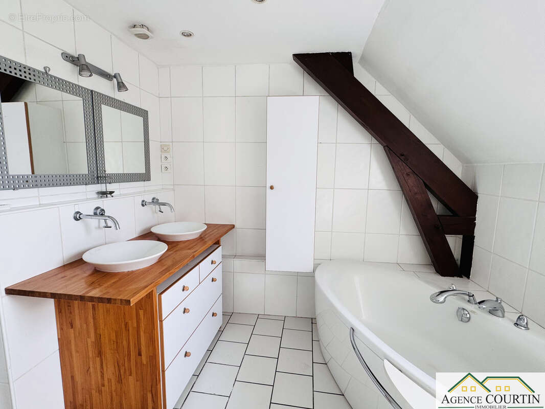 Maison à SAINT-AMBREUIL