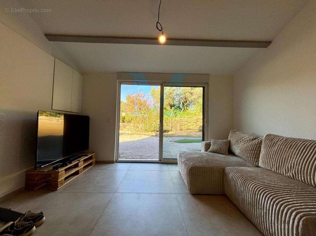 La Cadière-d’Azur À quelques minutes des plages : Magnifique maison de plain-pied de 177 m², lumineuse et sans vis-à-vis - photo 11