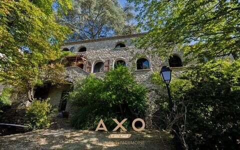 Maison 650 m² à Uzes  - photo 3