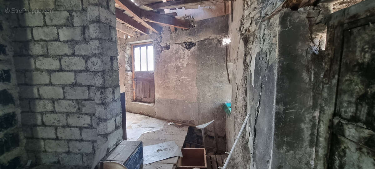 Maison à SAINT-JEAN-DE-LA-PORTE