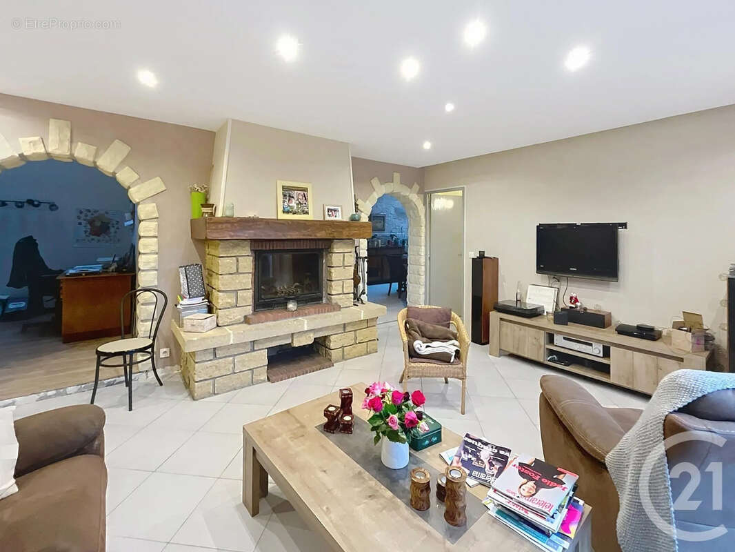 Maison à EVRY-GREGY-SUR-YERRE