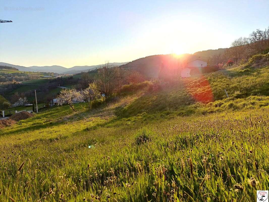 Terrain à SAINT-VICTOR