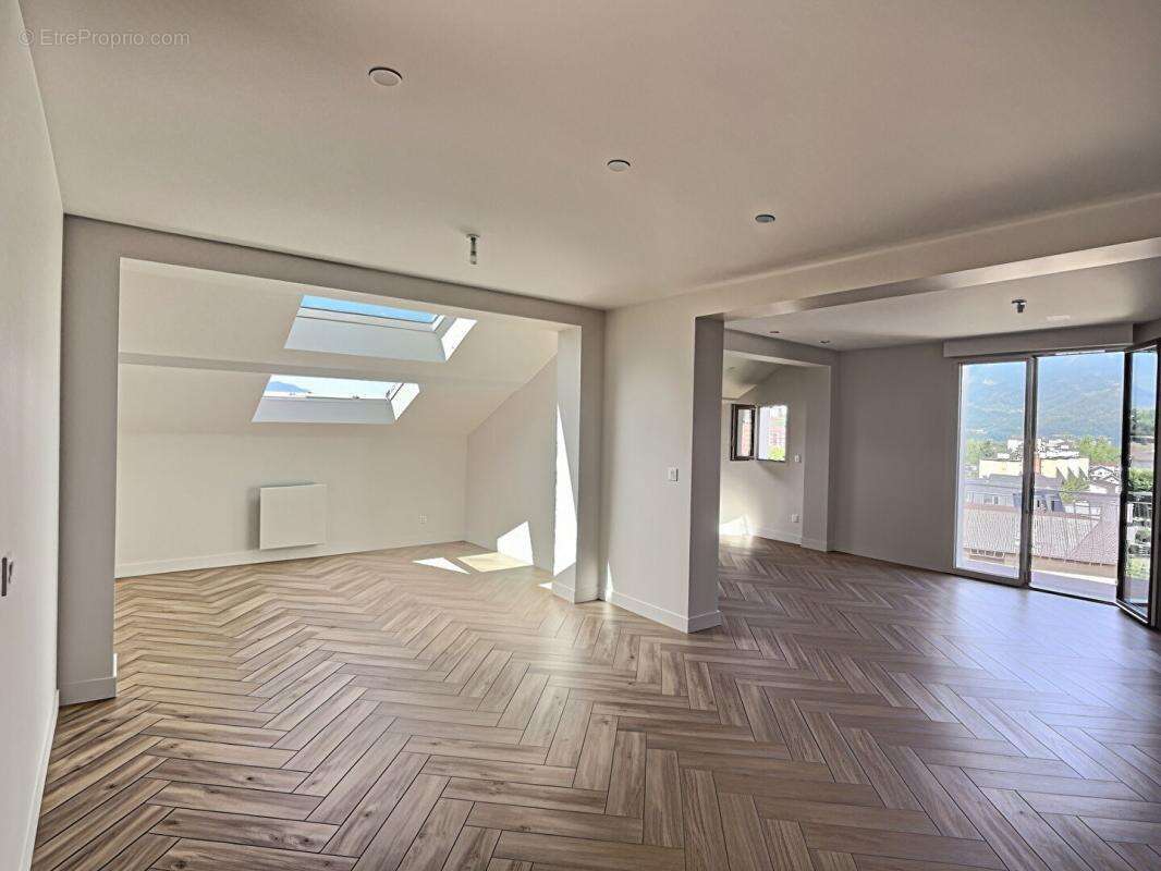 Aix les bains - duplex t4 renove 100.19 m² avec terrasse privative de 43 m² vue degagee - photo 2