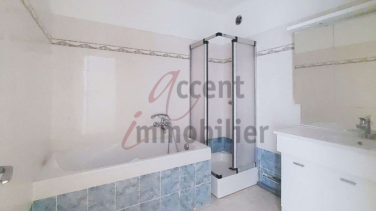 Chateaurenard : Appartement de 3 chambres avec triple balcons et parking privé - photo 14