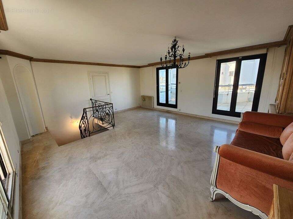 Appartement à PARIS-14E