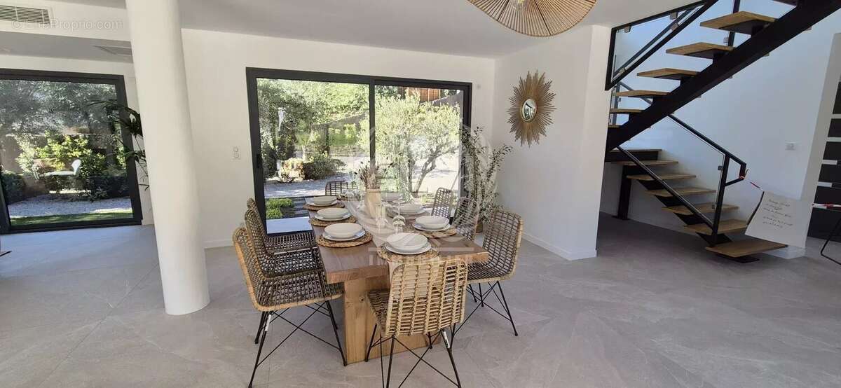 Maison à PLAN-DE-LA-TOUR