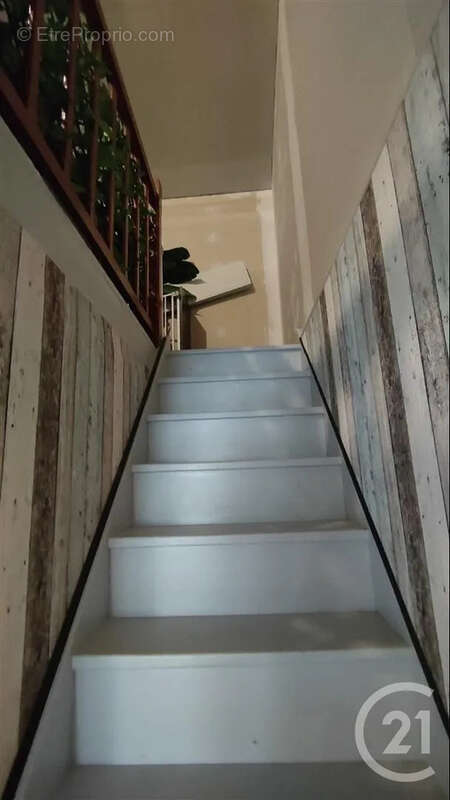 Maison à SAINT-QUENTIN-SUR-COOLE